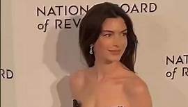 Anne Hathaway at the 2024 National Board of Review Gala. #annehathaway