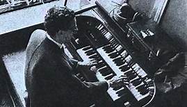Toby Wright 1976 - Plays "Consider Yourself" on the Yankee Stadium Organ, 5/1976