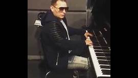 Scott Storch Playing Some Of His Mega hits On The Piano
