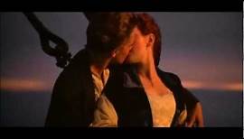 Titanic: Jack & Rose kiss (original scene)