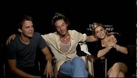 'Perks of Being a Wallflower' Interview - Johnny Simmons, Ezra Miller & Mae Whitman