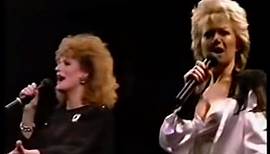 BARBARA DICKSON and ELAINE PAIGE - I KNOW HIM SO WELL (LIVE) 1985 (ABBA)
