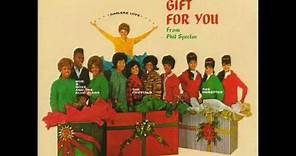 07 - Phil Spector - The Ronettes - I Saw Mommy Kissing Santa Claus - A Christmas Gift For You - 1963