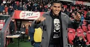 Carlos Salcido recibe homenaje y condecoración en juego del PSV
