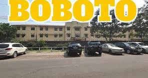 A glimpse of Collège Boboto