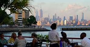 Looking to dine with a view of the Manhattan skyline? Here are restaurants where you can