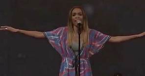 Michelle Williams "Fearless" 1st Live Performance!