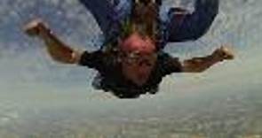 Parachutisme : Saut en tandem au dessus d'Agen
