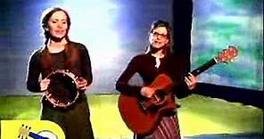 Lisa Loeb and Elizabeth Mitchell - Catch the Moon2