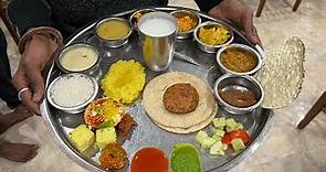 Udaipur की राजस्थानी & गुजराती थाली | All flavours in one plate | Full diet ￼| udaipur food tour￼￼