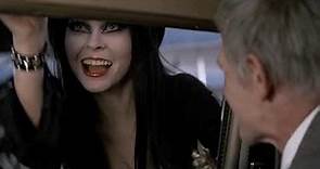 Elvira , La dama de la oscuridad 1988 latino 3