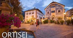 ORTISEI ITALY 🇮🇹 - A Beautiful Colorful Evening Walk In Heart Of The Dolomites 8K