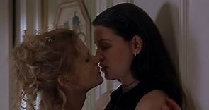What's Cooking (2000) - Kiss Scene (Julianna Margulies and Kyra Sedgwick) - 1080p