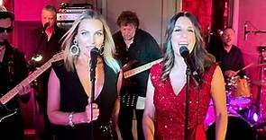 'Dancing Queen' (ABBA) by Sing it Live