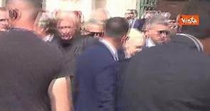 Marina e Piersilvio mano nella mano lasciano i funerali di Silvio Berlusconi