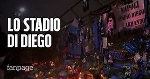 Maradona: l'omaggio allo stadio, mille torce luminose e un altare di fiori, sciarpe e lettere
