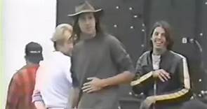 Dave Grohl and Krist Novoselic at the Pearl Jam show (Magnuson Park, Seattle, 9/20/1992)
