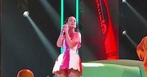 Hija de Katy Perry aparece por primera vez en un show de la cantante #katyperry