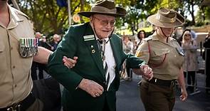 Anzac Day services and private commemorations across Australia remember 'ultimate sacrifice' of war