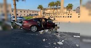 5 juveniles hurt in 90 mph crash with wall in Daytona Beach