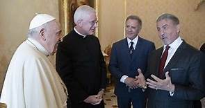 Papa Francesco riceve Sylvester Stallone. «Siamo cresciuti con i vostri film». E lui al...