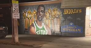 Mural at Stoneham pizza shop honors Bill Russell