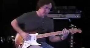 Carl Verheyen - Guitarist plays BLUES Improvising for a website called "Stars Teach Music"