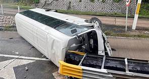 【交通意外】長沙灣呈祥道旅遊巴翻側　司機一度被困送院 - 香港經濟日報 - TOPick - 新聞 - 社會