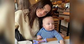 El comentado primer cumpleaños del hijo de Emily Ratajkowski: usó solo colores neutros para decorar