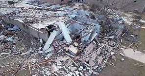 Devastador tornado deja decenas de muertos en Kentucky, Estados Unidos