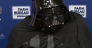 Dan Mullen showed up to the press conference dressed like Darth Vader 😆