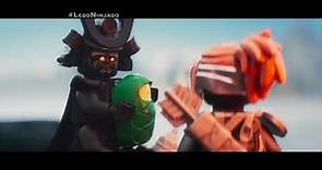 LEGO® NINJAGO® LA PELÍCULA - Lloyd Héroe 30" - Oficial Warner Bros. Pictures