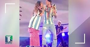 WATCH: Rodrigo De Paul CELEBRATES with the his GIRLFRIEND Tini Stoessel on stage with the World Cup