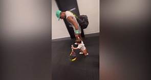 El tierno vídeo de Rafa Nadal junto a su hijo en Autralia... ¡Con una raqueta que es más grande que él!