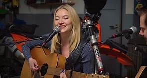 Astrid S - Two Hands (Acoustic in the Garage)