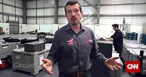 Guenther Steiner, presenta las instalaciones de Haas F1 Team