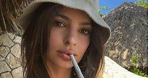 Las polémicas fotos de Emily Ratajkowski… ¿qué está fumando?