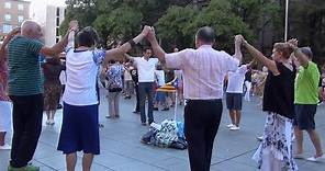 La Sardana - la danza nacional de los catalanes. Barcelona, Cataluña, España