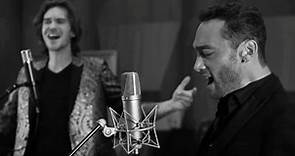 Amaury Vassili et Jean-Baptiste Guégan chantent "Silent Night" pour Noël