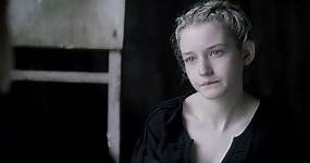 ‘Apartment 7A’ – Filming Wraps on ‘Relic’ Director’s Next Starring “Ozark’s” Julia Garner!