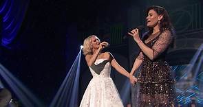 Kristin Chenoweth and Idina Menzel Perform "For Good"