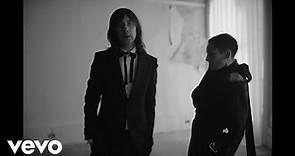 Bobby Gillespie, Jehnny Beth - Chase It Down (Official Video)