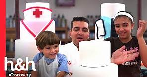 Buddy prepara un pastel junto a sus hijos para hospital donde nacieron | Cake Boss | Discovery H&H