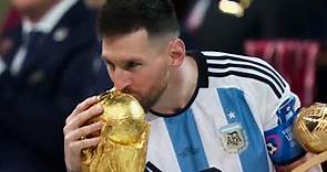 Lionel Messi Kissing the World Cup Trophy | English Commentary | World Cup Finals 2022 HD