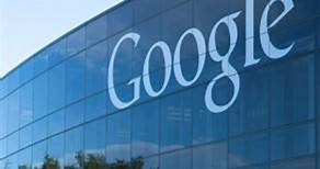 Há 25 anos, Larry Page e Sergey Brin iniciaram uma jornada que, mesmo sem imaginar, transformaria o mundo digital. Confiram um pouco da história por trás do revolucionário Google! 🔎 | Colégio e Curso AZ