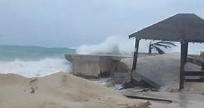 Hurricane Sandy batters Bahamas, heads for US