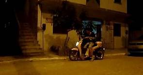 Ralf de Souza Teles aprendendo a andar de moto