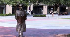Johnny Mercer statue in downtown Savannah