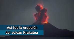 Hace erupción el volcán Krakatoa en Indonesia