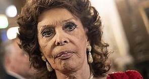 Come sta Sophia Loren dopo la caduta in casa a Ginevra: operata per le fratture all'anca, impegni annullati